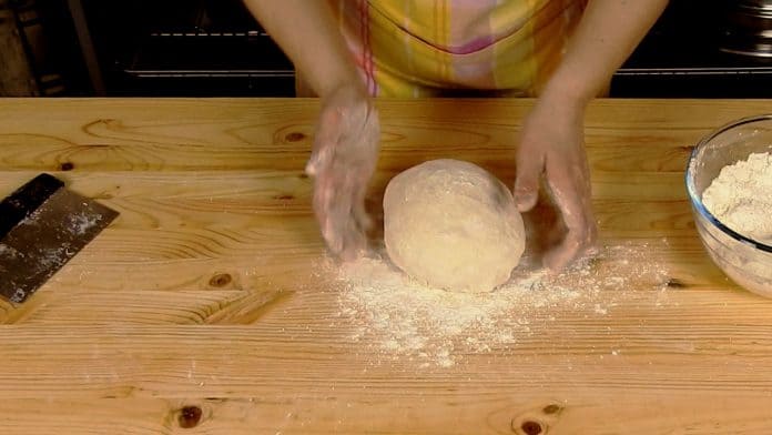 How-to-knead-by-hand