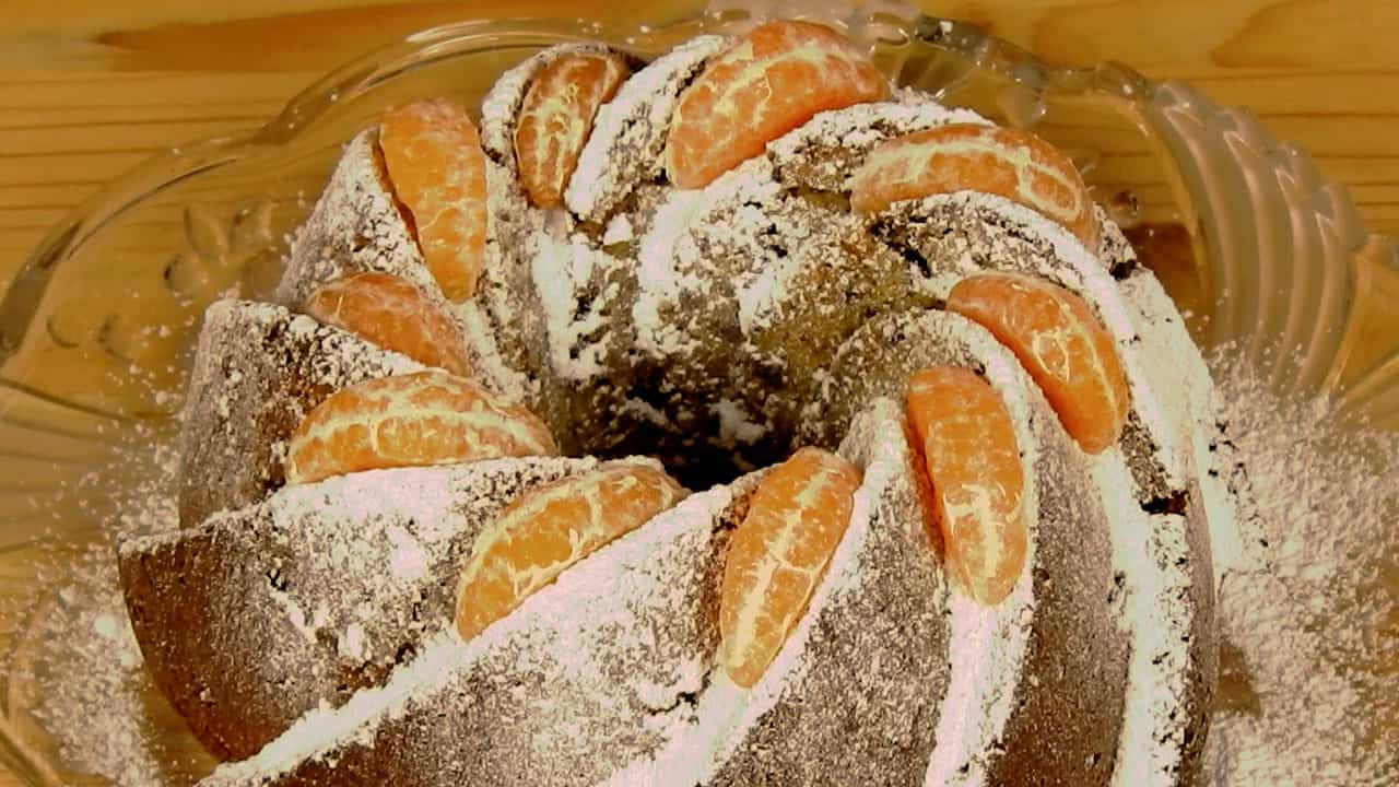 Tangerine-cake-with-hazelnuts-and-chocolate-chunks