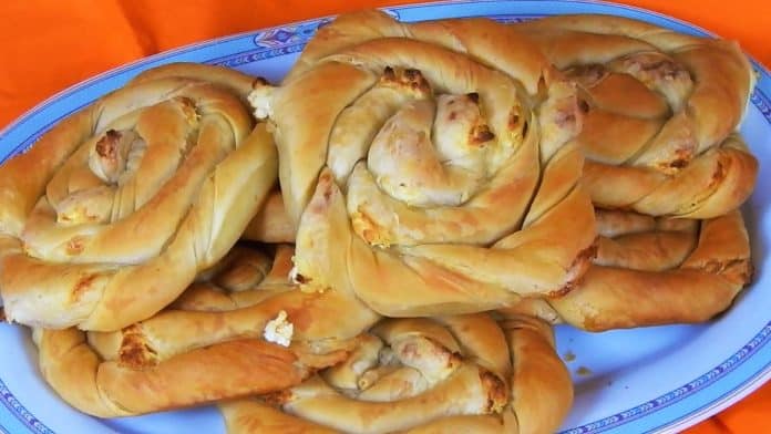 Crunchy-Swirl-Pie-Filled-with-Feta