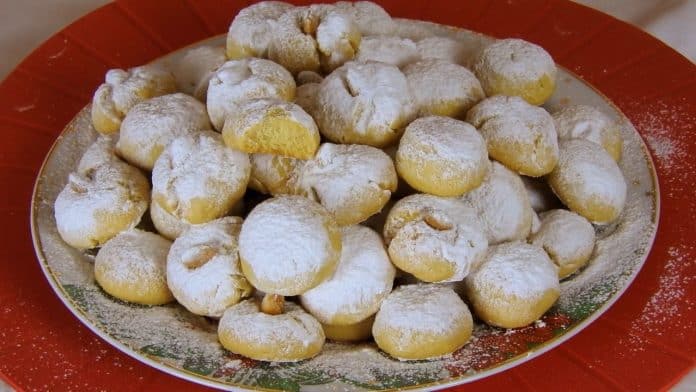 Christmas-Snowball-Cookies-with-Clarified-Butter-and-Orange-flavor-Kourabiedes
