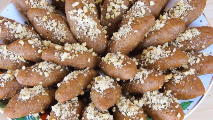 Greek-Traditional-Christmas-Honey-Cookies-Melomakarona