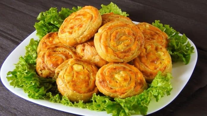 Puff-Pastry-Pinwheels-with-Sweet-Potato-and-chesse-filling