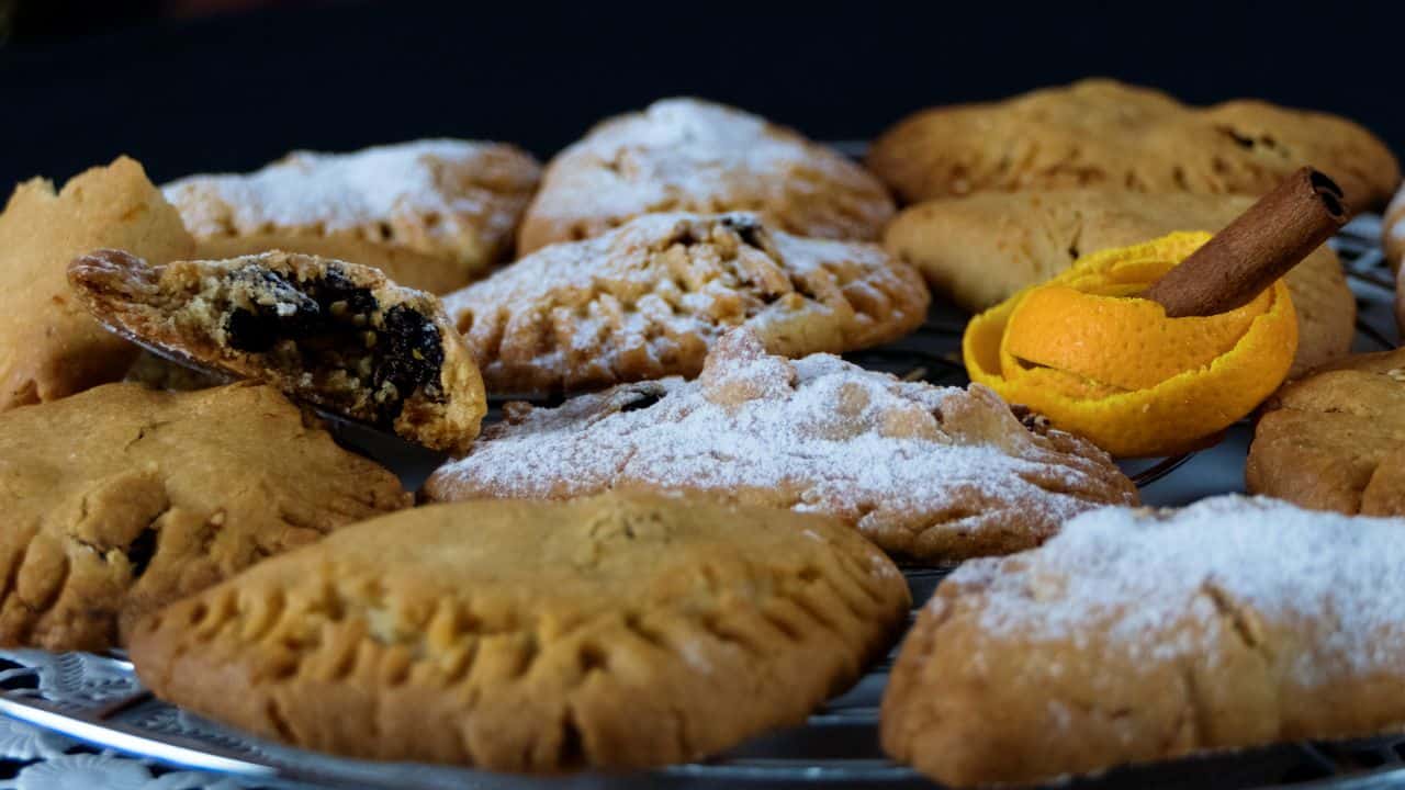 Skaltsounia-Fasting-Stuffed-Biscuits-with-Walnuts-Sesame-and-Raisins