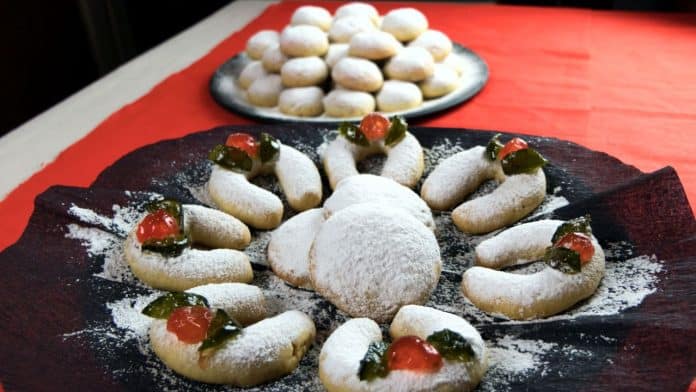 Almond-Snowball-Cookies-Christmas-Recipe