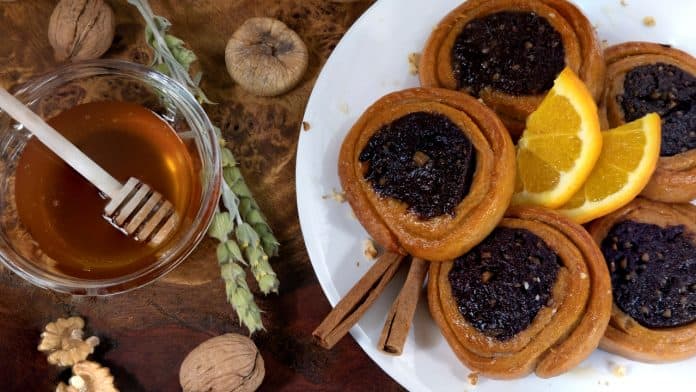 Cocoa-Hearted-Syrup-Pastries-with-Olive-oil-and-Honey